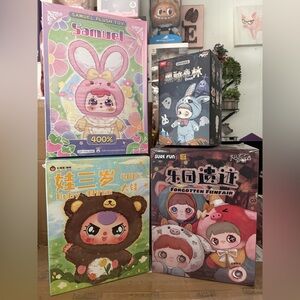 Bundle three 400% and a blind box